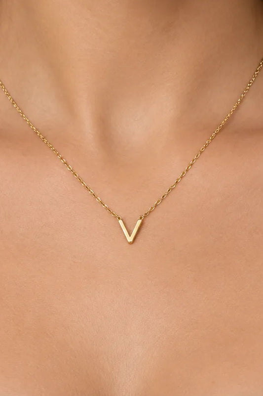 26 COLLAR LETRA V 8842.