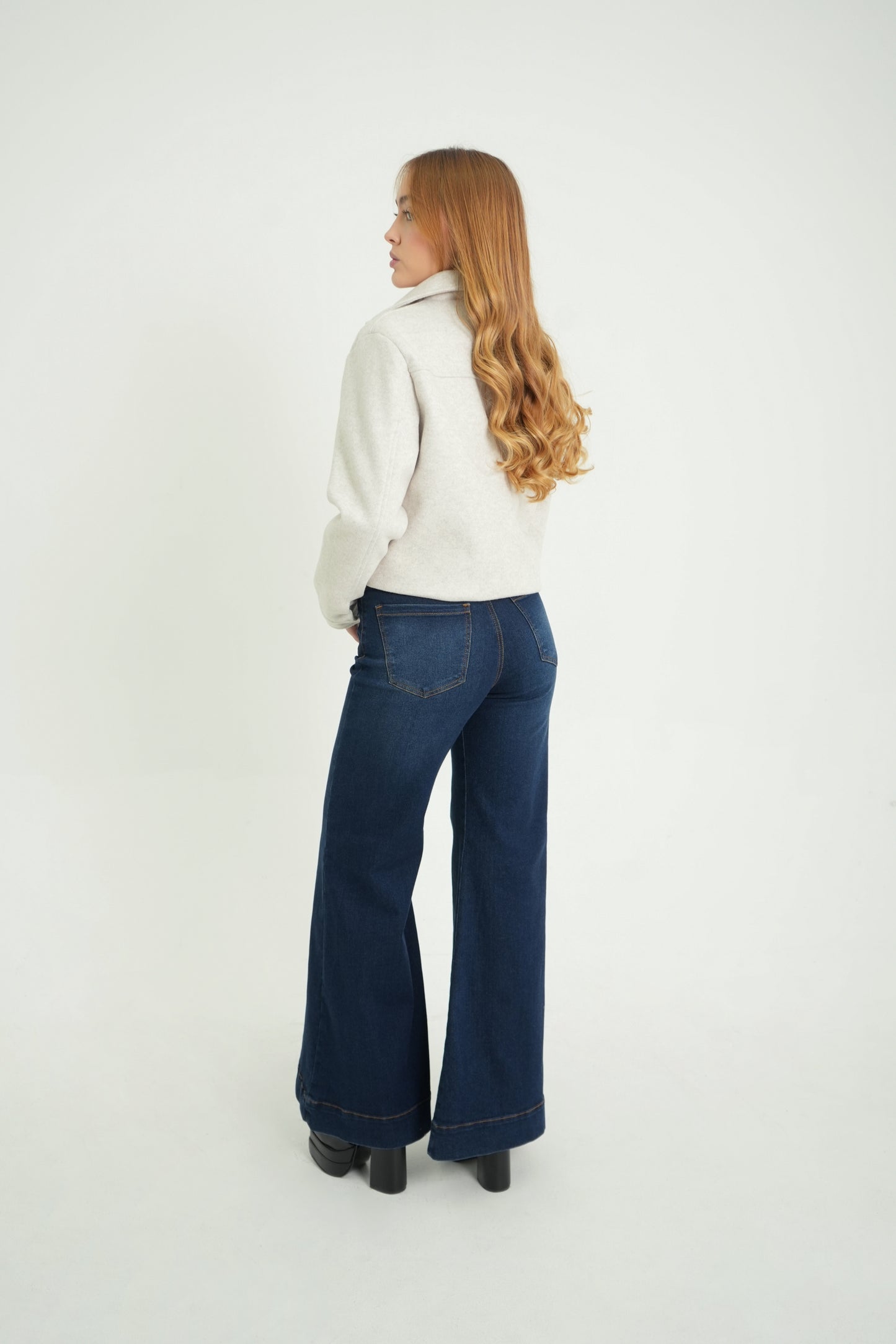 BH CHAQUETA CORTA SOFT 6840