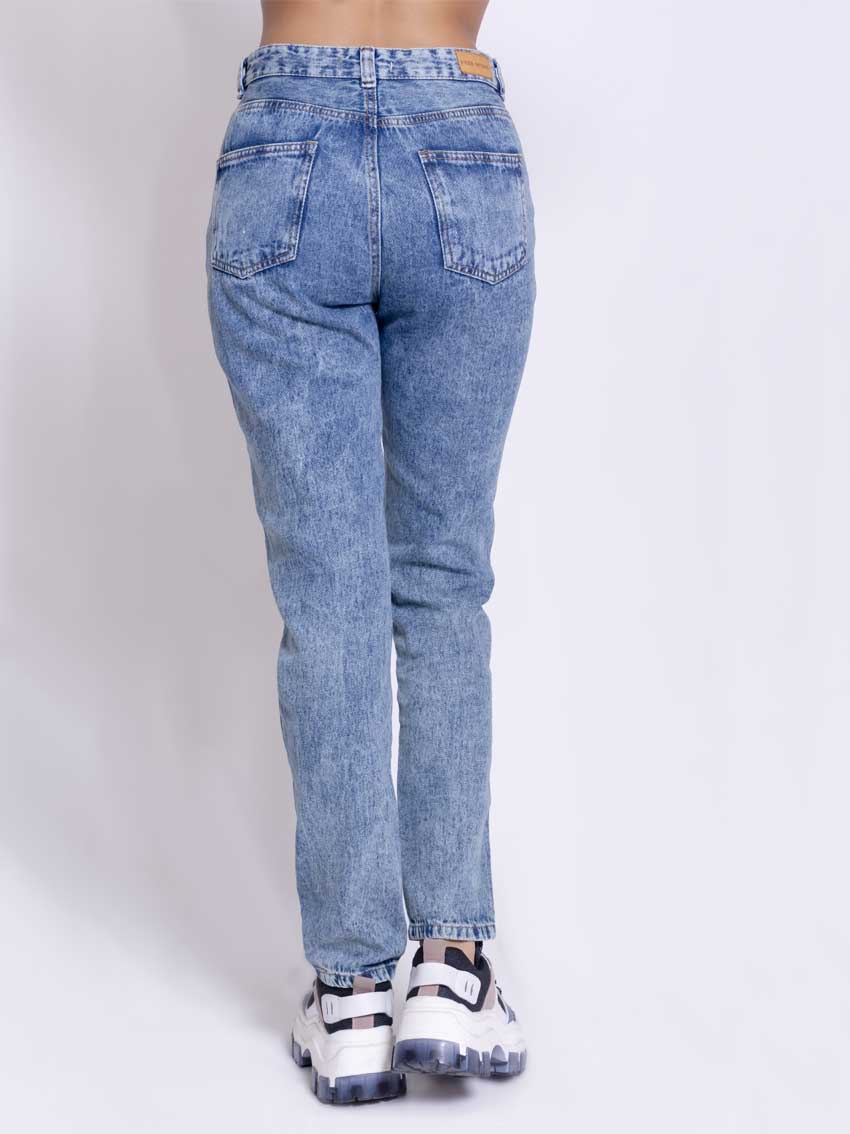 Jean Momfit Nina.