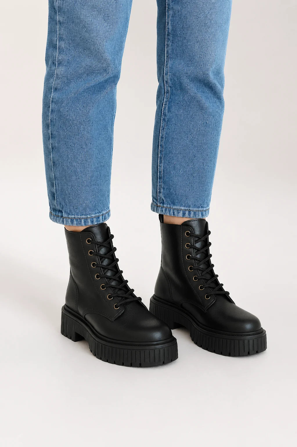 24 BOTAS KHARLAN