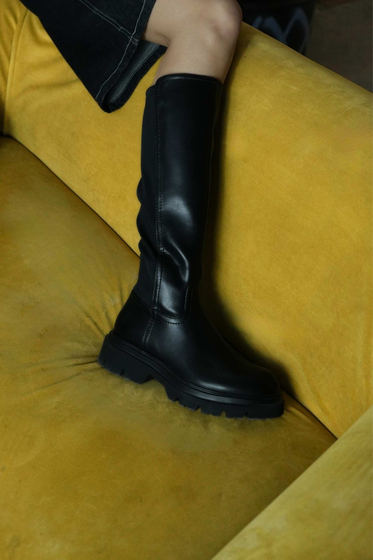 25 BOTAS ALTAS CON ELÁSTICO 7887