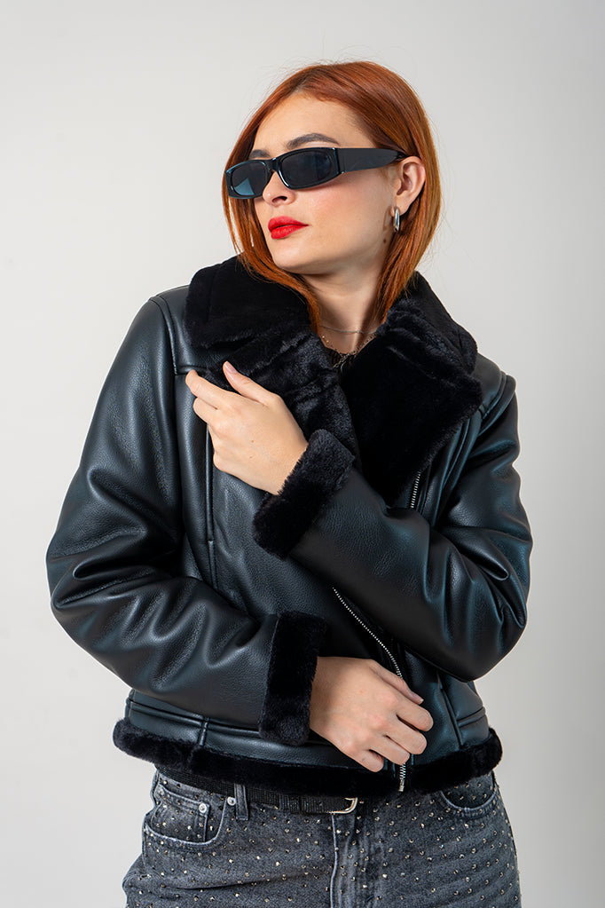 26 CHAQUETA EFECTO PIEL Y PELO 8935