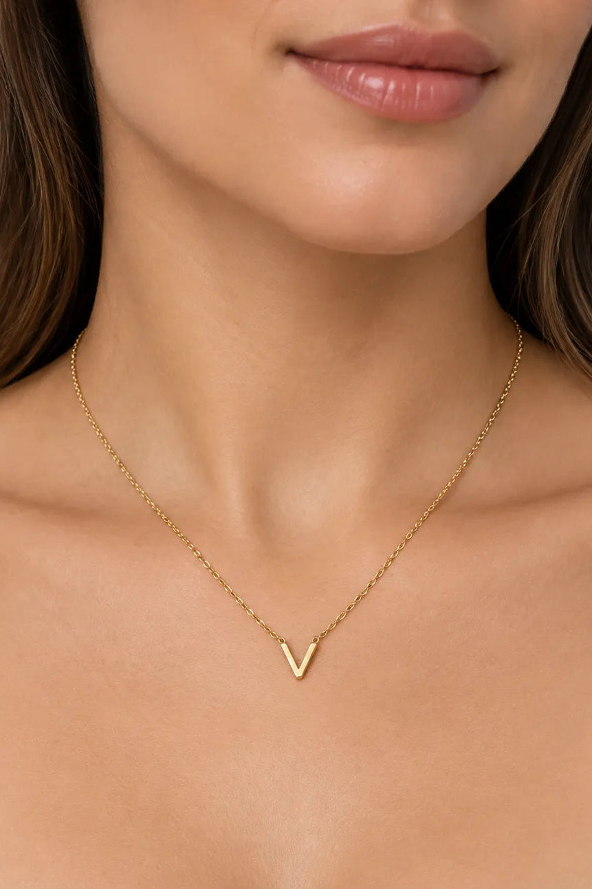 26 COLLAR LETRA V 8842.
