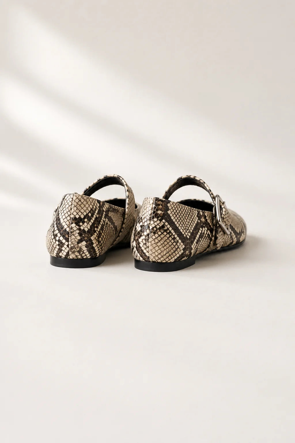 26 ZAPATO PLANO SNAKE 8964