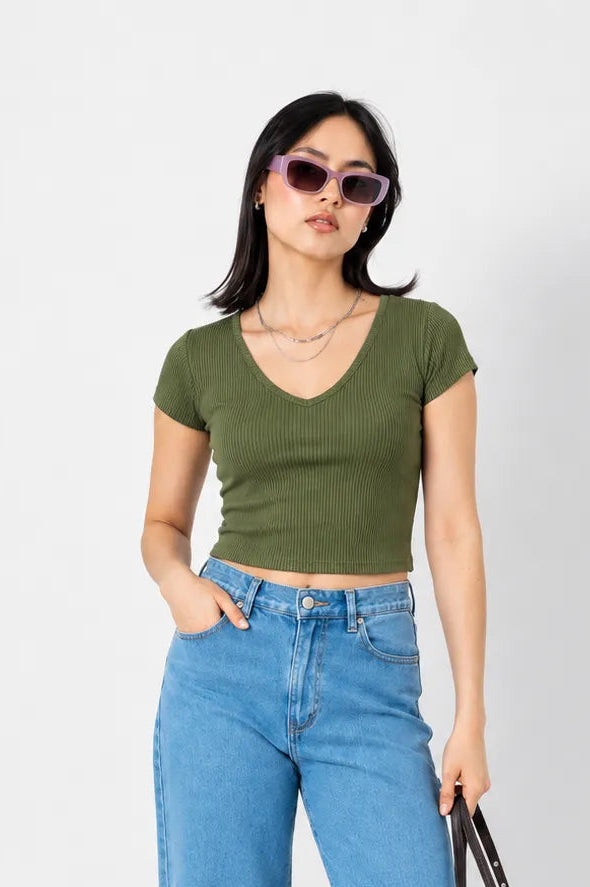 BH CAMISETA RIB ESCOTE EN V 6700
