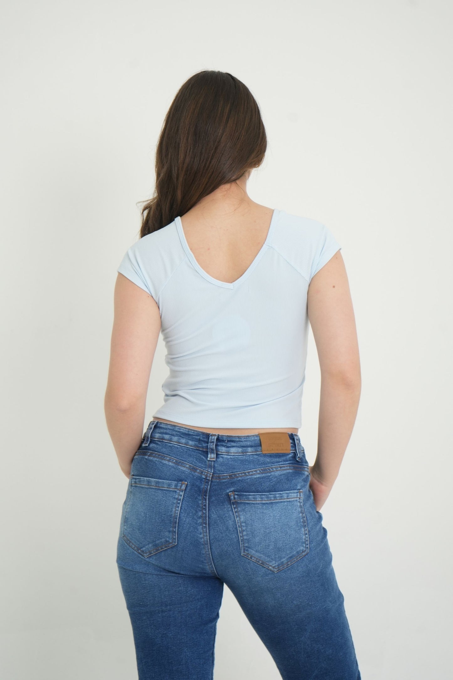 BH CAMISETA RIB ESCOTE EN V 6700
