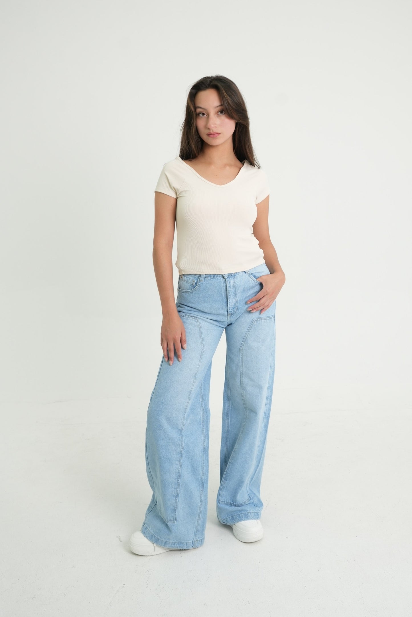 BH CAMISETA RIB ESCOTE EN V 6700