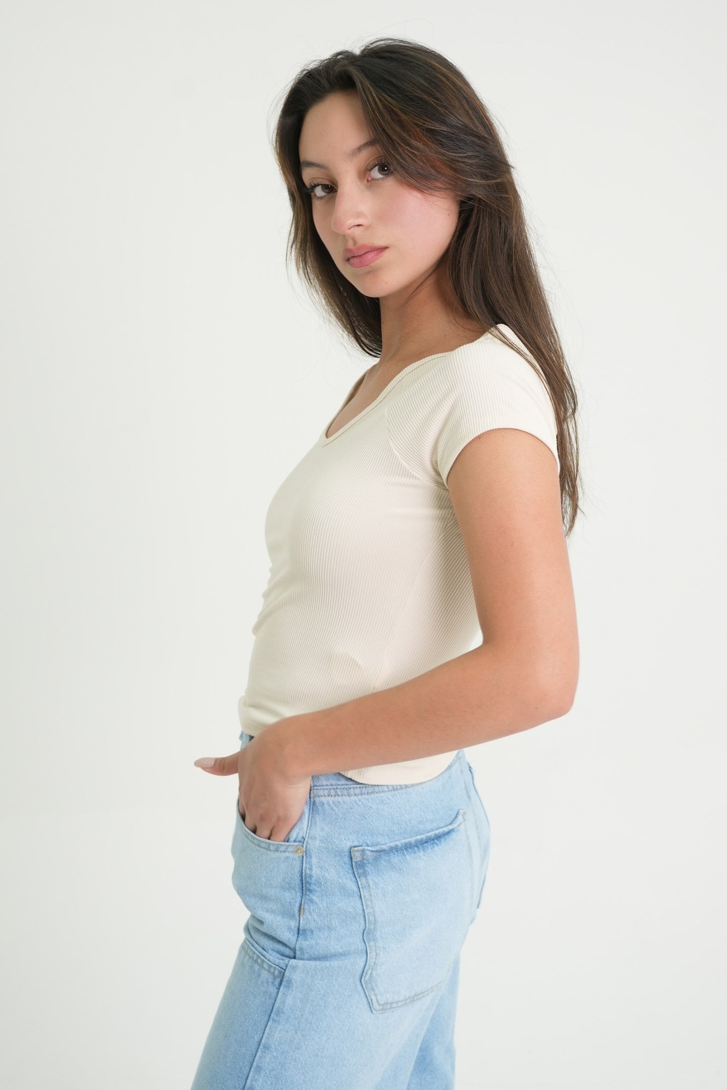 BH CAMISETA RIB ESCOTE EN V 6700