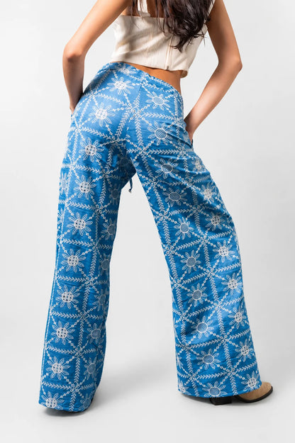 BH PANTALON BORDADO 8236