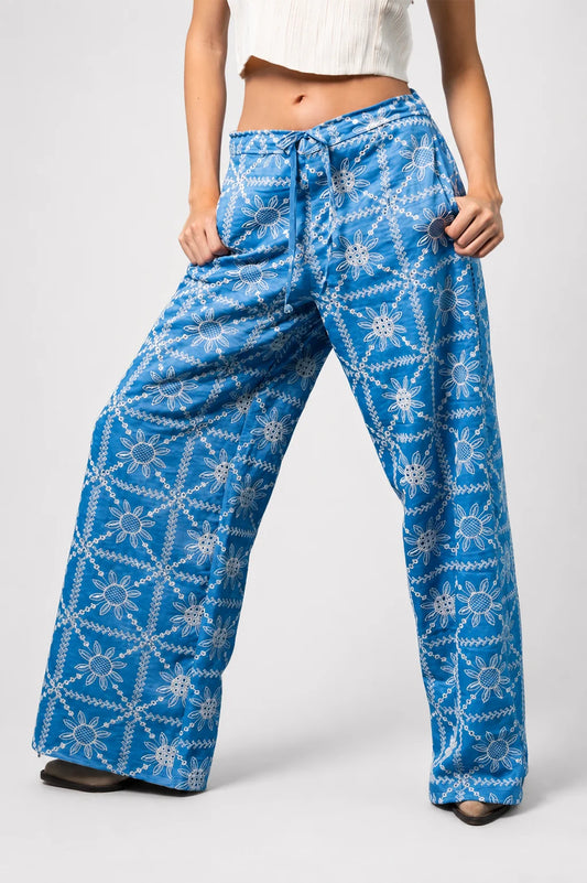 BH PANTALON BORDADO 8236