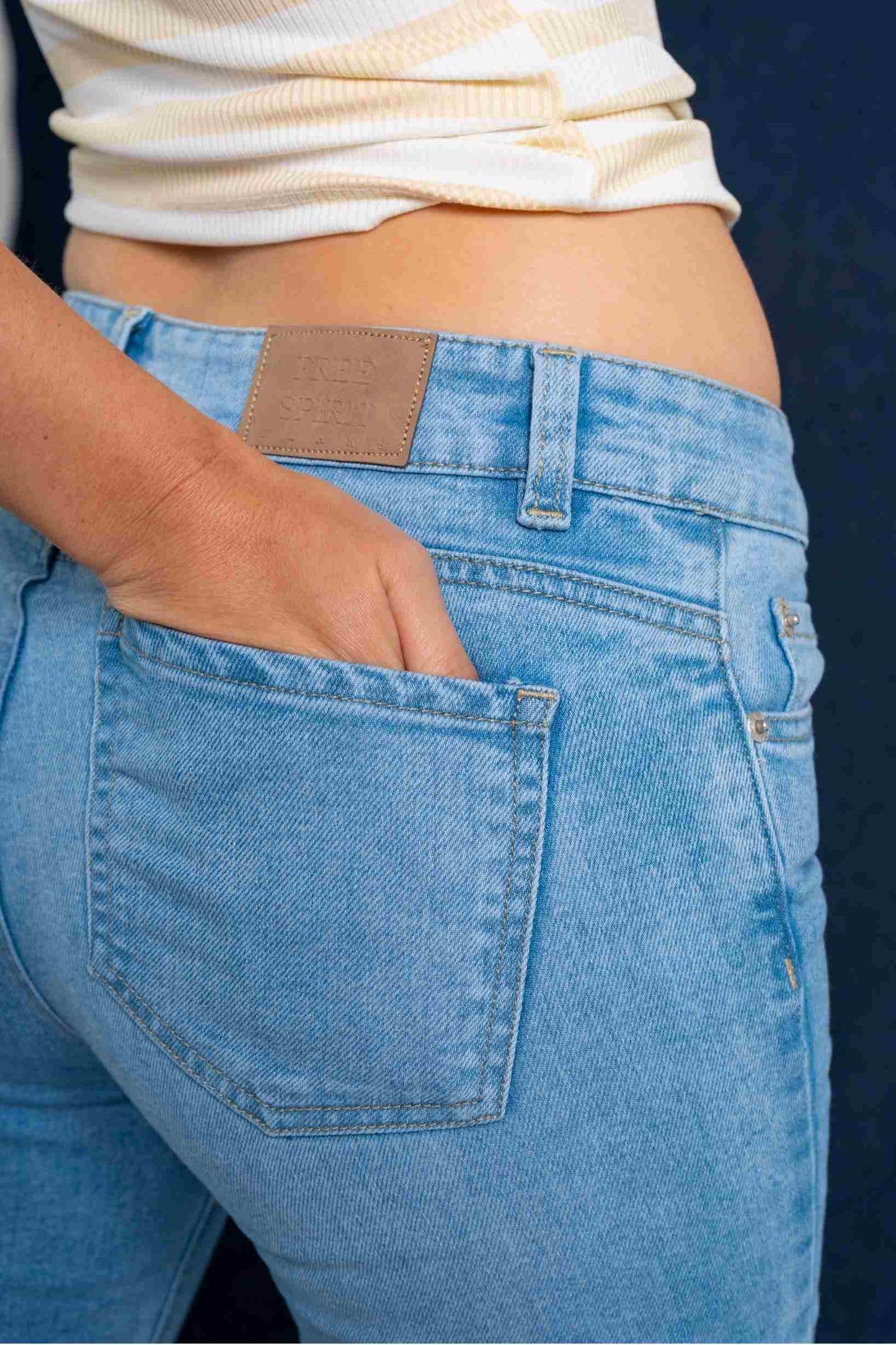 BHV JEANS FLARE MIDE RISE 8143