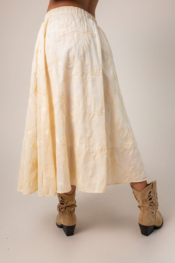 FALDA BORDADA B-C 8554.