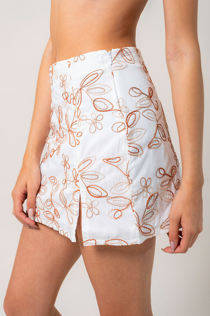 FALDA CORTA BORDADA G-M 9786