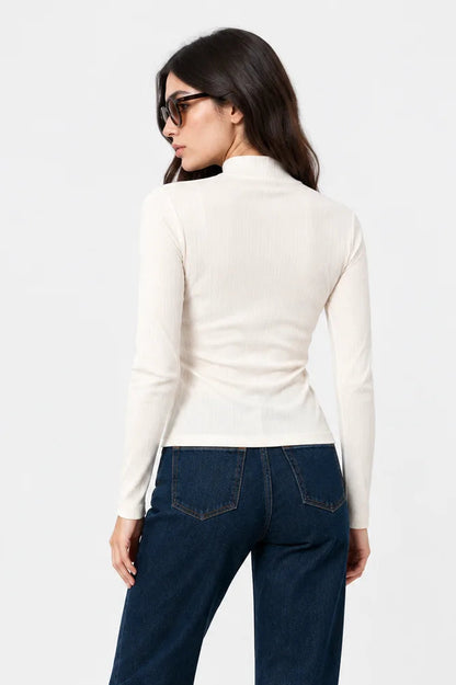 TOP CUELLO ALTO T-M 9089