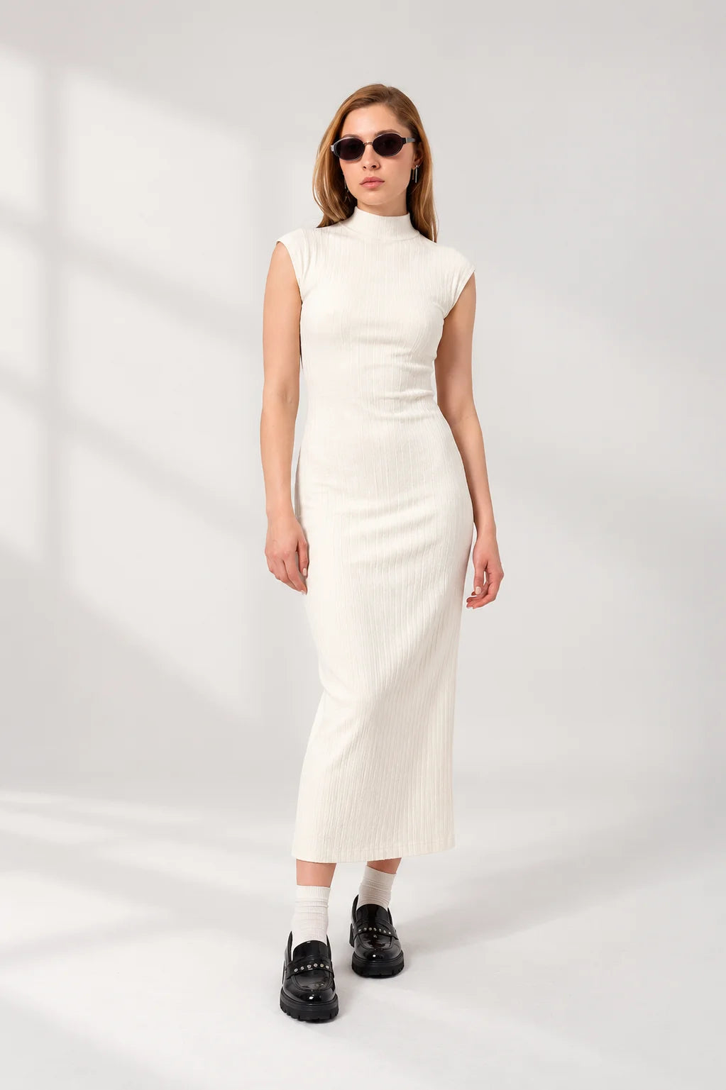BH VESTIDO CUELLO ALTO SLIT FIT 8051