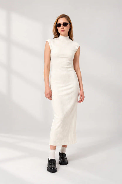 BH VESTIDO CUELLO ALTO SLIT FIT 8051