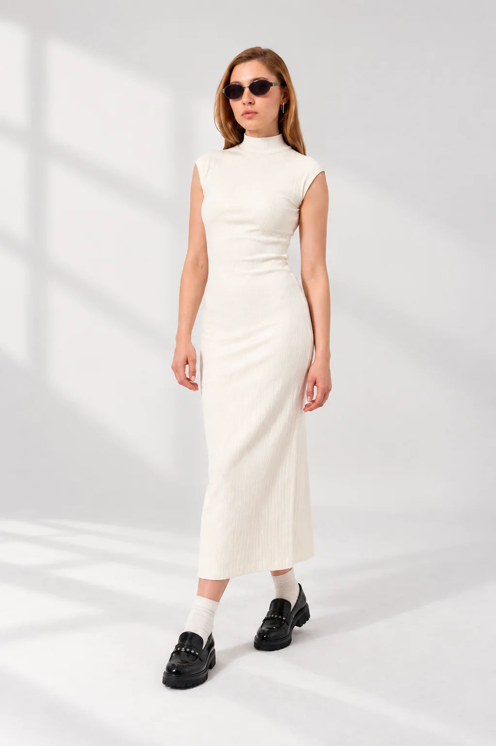 BH VESTIDO CUELLO ALTO SLIT FIT 8051