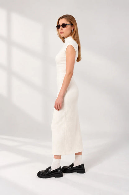 BH VESTIDO CUELLO ALTO SLIT FIT 8051