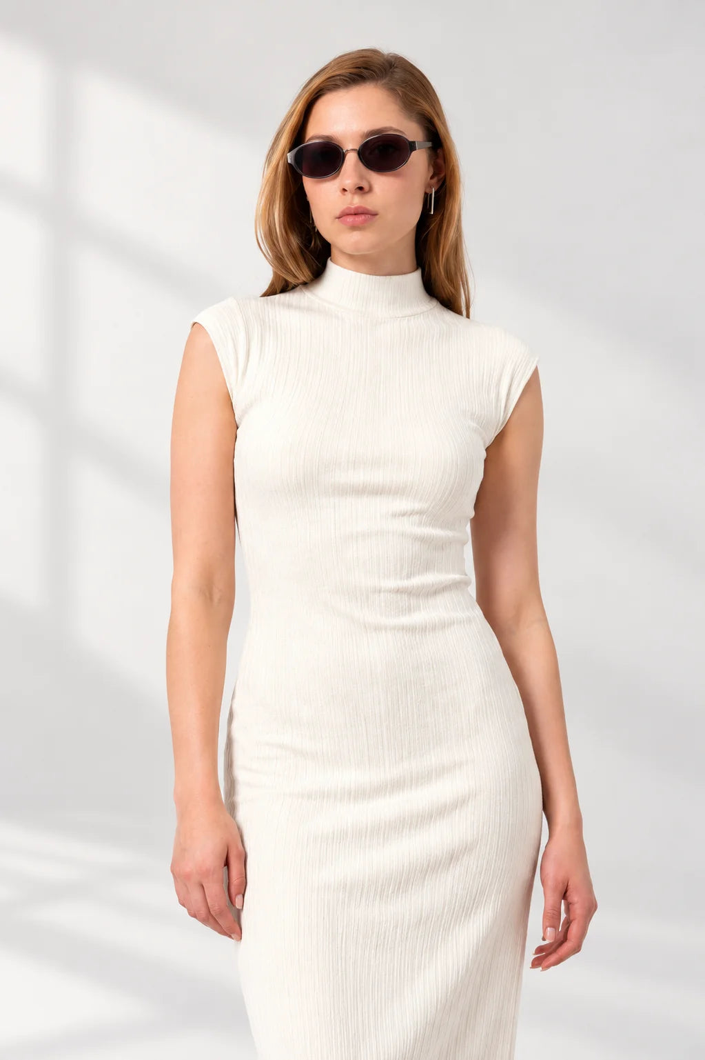 BH VESTIDO CUELLO ALTO SLIT FIT 8051