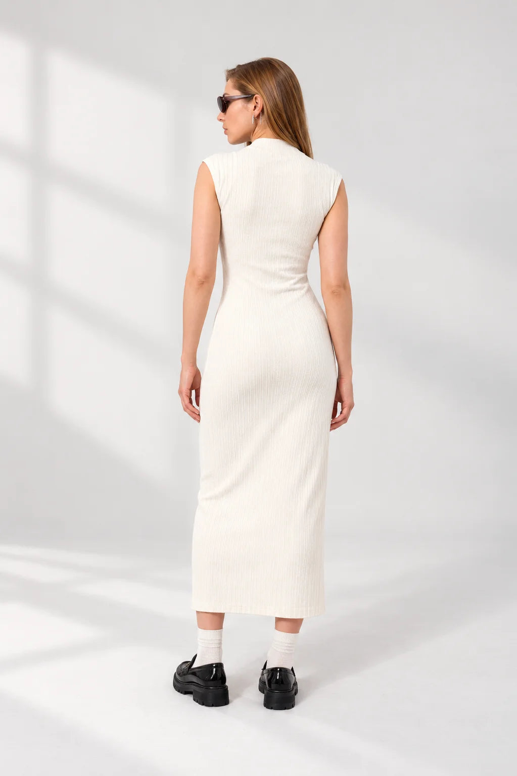 BH VESTIDO CUELLO ALTO SLIT FIT 8051